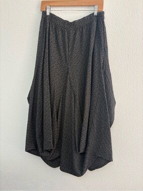 Textured Black A-Line Balloon Skirt with Elastic Waist